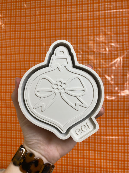 Ornament with Bow Mold