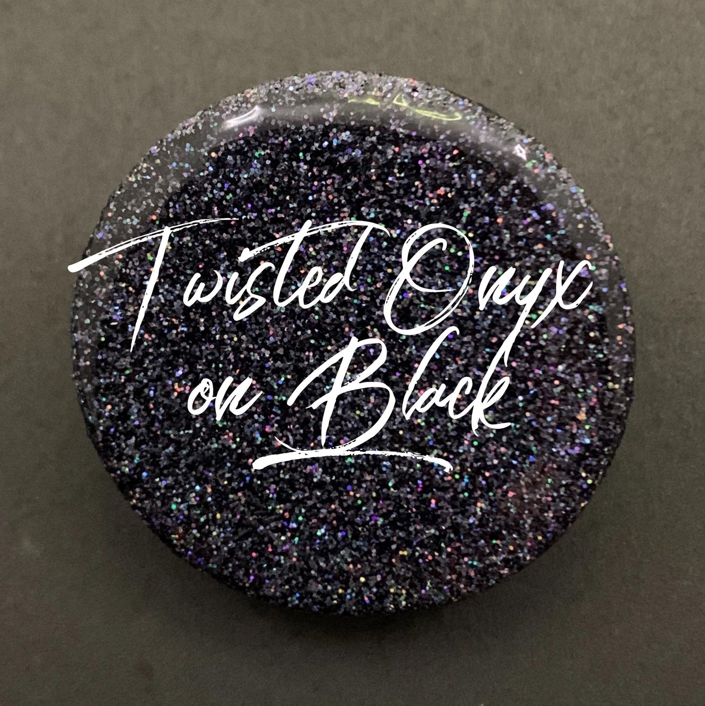 Fine Holographic: Twisted Onyx